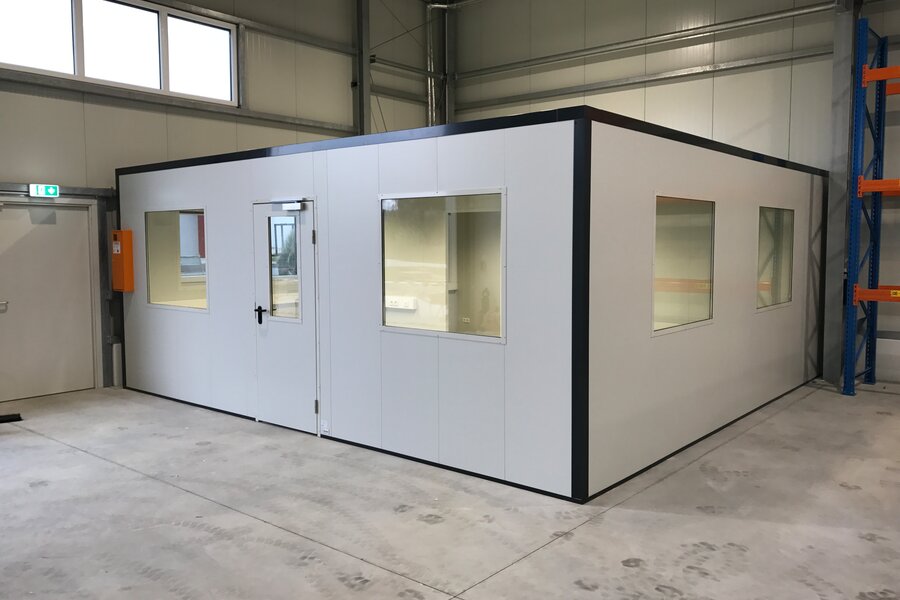 Hallenbüro schrägansicht | © Jansen Systembau
